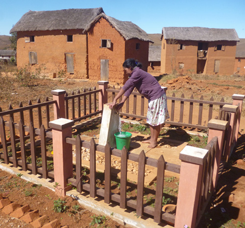 action dans l'adduction d'eau potable Madagascar Hilfe